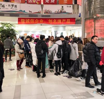 廣州最“平”服裝批發(fā)市場 百元淘到5件冬裝，省錢又時(shí)尚的購物天堂