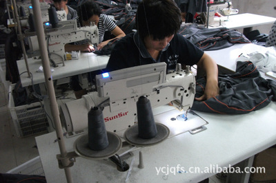 鄆城金秋服飾 全國服飾加工專家，專業定制工作服與校服